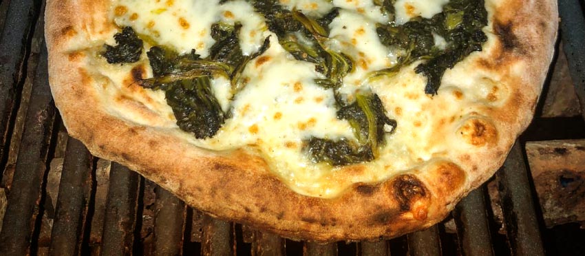 Come cuocere la Pizza sul Barbecue per un'originale cena estiva